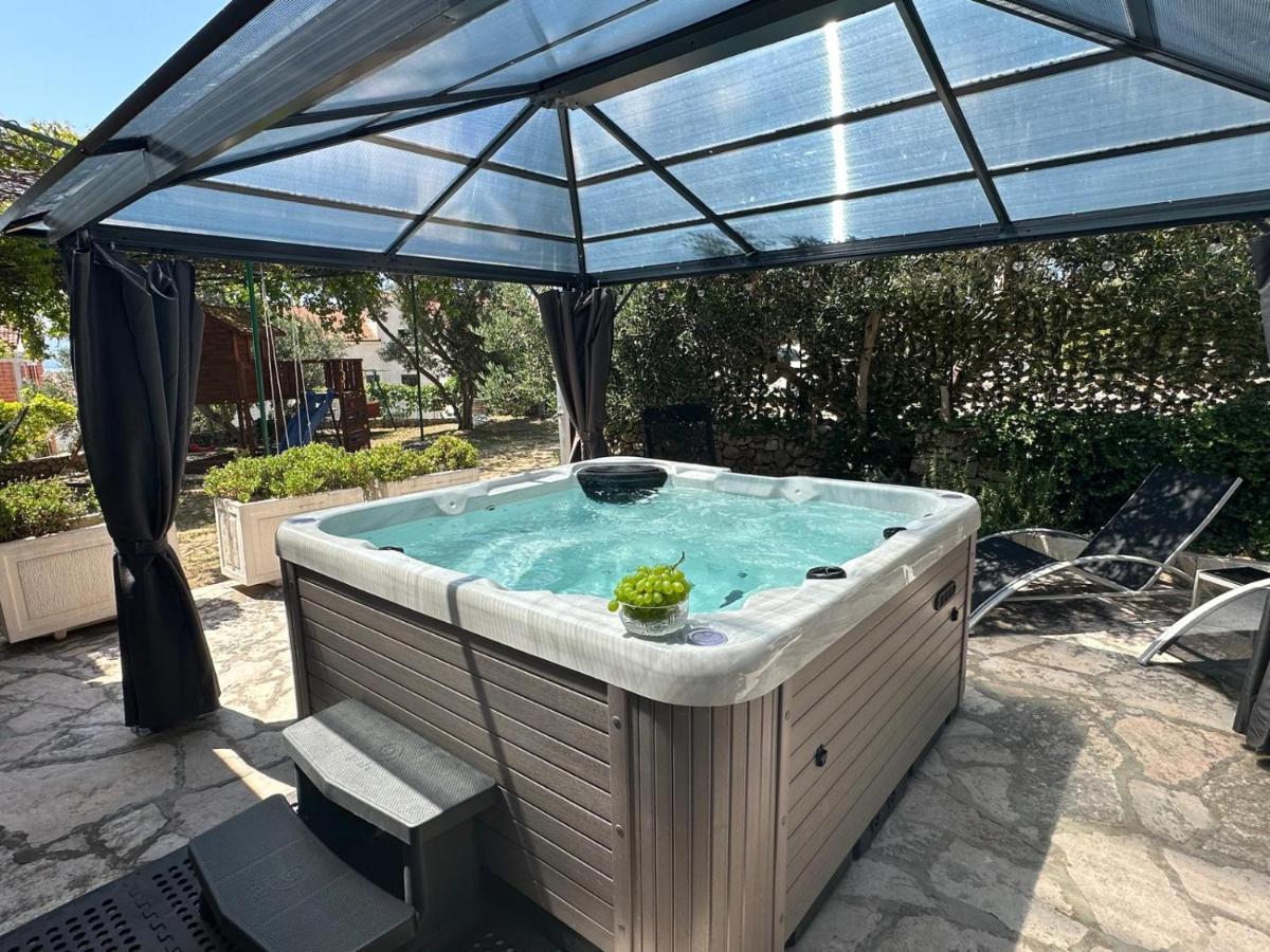 Vacation House Marin With Jacuzzi - Bol, Brac Экстерьер фото